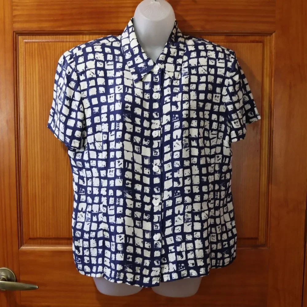 Maggy London Vintage Abstract Blue White Silk Blouse 14 Runs Small Short Sleeve